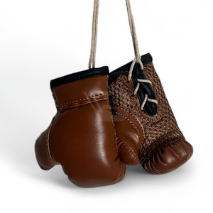 Llavero de Guantes de Boxeo con Logotipo Personalizado, Diseño de Oso en Cuero de Calidad, Hecho con Estilo y Acero Inoxidable - Hecho en Pakistán - Product Image 1