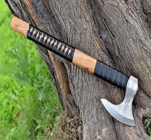 Hache de combat artisanale personnalisée en acier à haute teneur en carbone de qualité industrielle, tête d'hache en acier Damas, manche en bois de rose, étui en cuir - Product Image 1