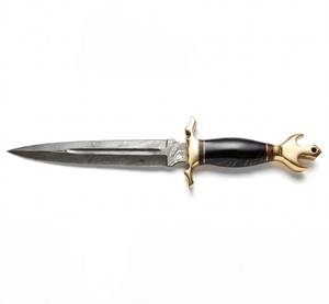 Cuchillo decorativo de acero de Damasco con mango de cuerno oscuro, diseño ornamental, doble guardado, mango fijo de precisión - Product Image 1
