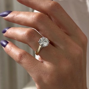 Anillo de Compromiso con Diamante Cultivado en Laboratorio de 4 Quilates, Corte Brillante Redondo, Claridad VVS2, Halo Oculto de 4 Puntas, Dos Tonos, Certificado IGI - Product Image 5