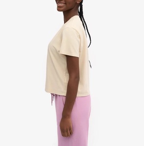 เสื้อยืดครอปทรงบ็อกซี่ คอกลม แขนสั้น สีขาวงาช้าง ผ้าฝ้าย 100% เนื้อนุ่ม สวมใส่สบาย เหมาะกับทุกฤดูกาล - Product Image 3