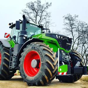 Tracteur agricole Fendt 100 CV 4x4 automatique, moteur haute puissance avec boîte de vitesses et roulement pour l'agriculture professionnelle - Product Image 4