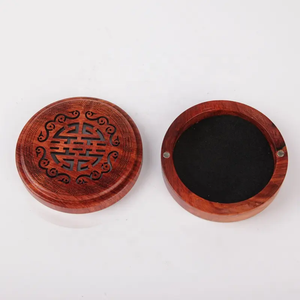 Porte-Bakhoor en bois CasaLuxe, brûleur d'encens artisanal en bois naturel avec un design arabe sophistiqué pour une maison de prestige - Product Image 3