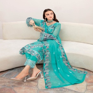 Travail de broderie indienne pakistanaise pour femmes trois pièces Saari robe Salwar Kameez brodée lourde pour tenue de fête disponible pour - Product Image 5