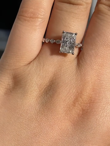 Anillo de Compromiso con Diamante Cultivado en Laboratorio de Corte Radiante de 3 Quilates, Certificado IGI, Moderno - Product Image 6