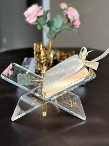 Soporte de acrílico para el Corán con diseño moderno y caligrafía árabe, sujetadores de libros ajustables para una soporte estable y fácil reposicionación - Product Image 2