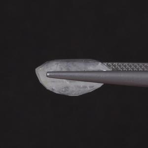 พลอยแซฟไฟร์สีขาวธรรมชาติแบบขายส่ง น้ำหนัก 7.34 กะรัต รูปทรงคุชชั่น ขนาด 12.5x10 มม. ได้รับการรับรองจาก IGI เกรด AAA สำหรับทำเครื่องประดับ - Product Image 2