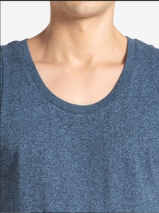เสื้อกล้ามถักสีพื้นสำหรับผู้ชาย คอกลม แขนกุด สวมใส่สบายๆ - Product Image 3