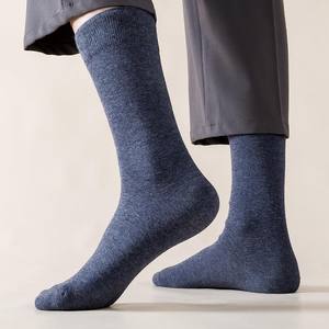 Chaussettes pour hommes, dernier design, en coton, fabriquées avec les meilleurs matériaux, en vente, personnalisables dans toutes les couleurs - Product Image 2