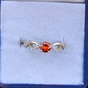 Anillo Elegante de Plata de Ley 925 con Peridoto Naranja de Corte Ovalado, Certificado por IGI, Hecho a Mano, para Mujer, Regalo - Product Image 1