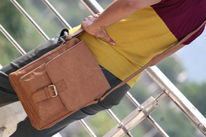 Nouvelle vente chaude de haute qualité personnalisé véritable Crunch en cuir véritable passeport tenant sac à bandoulière à la main sac à bandoulière - Product Image 2