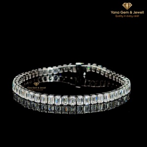 กำไลข้อมือเพชรทรงเอเมอรัลด์ น้ำหนักรวม 13 กะรัต ระดับความสะอาด VVS-VS สี D-E-F ของขวัญครบรอบสุดเพอร์เฟกต์ เพชร CVD ที่เพาะเลี้ยงในห้องปฏิบัติการ ทองคำแท้ 14k - Product Image 1