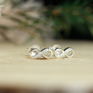 Pendientes de Plata de Ley S925 con Incrustaciones de Diamantes Moissanite, Pendientes Pequeños en Forma de 8, Joyería para Mujer - Product Image 6