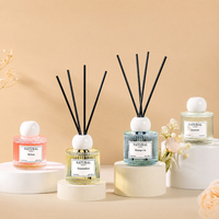 Diffuseur à bâtonnets d'arôme floral naturel en bouteille ronde transparente avec bouchon blanc pour chambre et salle de bain, vente en gros, cadeaux