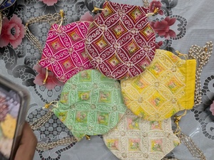 Mini sac Potli de créateur pour femme, broderie de perles multicolores, fermeture à cordon de haute qualité, idéal pour mariage, fête, cadeau, ou pour la garde-robe - Product Image 4