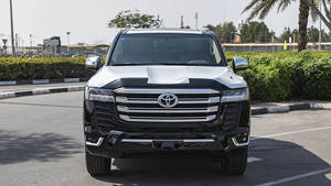 Toyota Land Cruiser 300 VX 4.0P 2022 Usado en Excelentes Condiciones, Color Negro, SUV Listo para Usar, Sin Accidentes, Envío Internacional Disponible - Product Image 3