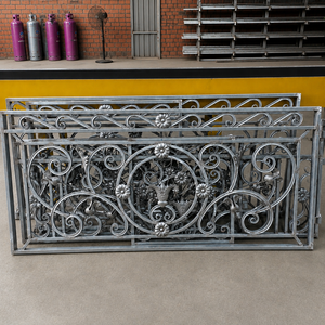Balustrades de balcon en fer forgé de qualité supérieure qui ajoutent sécurité, style classique et valeur durable à chaque espace extérieur – Disponible dès aujourd'hui - Product Image 4