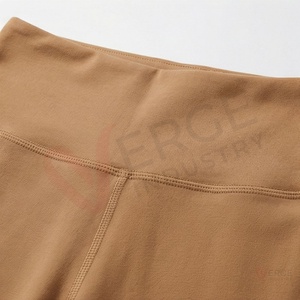 Ensemble de yoga 2 pièces pour femme, marron et blanc, avec haut court asymétrique dos nageur color block et leggings taille haute - Product Image 5