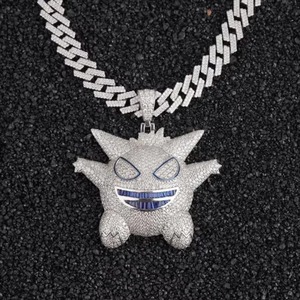 Colgante de Lujo con Diseño de Monstruo de Dibujos Animados con Incrustaciones de Moissanita Azul en Ojos y Boca, Acabado Plateado, Estilo Hip Hop Personalizado, Joyería de Fiesta para Hombre - Product Image 1