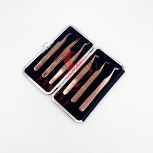 Pinzas para Extensión de Pestañas de Fibra de Oro Rosa de Marca Privada Somofy Enterprises, Forma de L de 45/90 Grados, Acero Inoxidable, Longitud de 10 mm - Product Image 2
