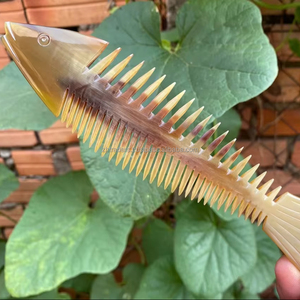 Peine de Cuerno de Búfalo Pulido de Dientes Anchos, Estilo Moderno y Cómodo para Hombres y Mujeres, Uso en Salón, Tamaño y Precio Personalizables - Product Image 3