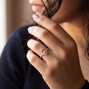 Bague demi-éternité en grappe certifiée IGI, couleur DEF, clarté VS VVS, or massif 10K 14K 18K, diamant de laboratoire taille poire, taille rose et taille rond - Product Image 3