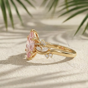 Anillo de Diamantes con Corte Marquesa Rosa y Piedras Laterales en Oro Amarillo, Anillo de Compromiso Elegante y Lujoso, Joyería Fina, Regalo para Mujer - Product Image 3