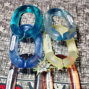 Décoration intérieure : Chaînes en résine personnalisables, très grandes et aux couleurs claires, maillons en résine multicolores de grande taille disponibles. - Product Image 1