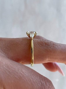 Bague de fiançailles en or rose avec diamant de laboratoire pour femme, coupe ronde classique brillante, romantique - Product Image 4