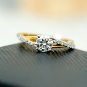 แหวนมอยซาไนต์ธรรมชาติ เงินแท้ 925 ชุบทอง 14K แหวนหมั้นแบบเรียบหรูสำหรับผู้หญิง ของขวัญเครื่องประดับชั้นดี - Product Image 4