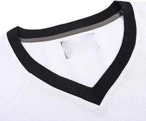 Maillot de football personnalisé à manches courtes, col en V, respirant, 100% polyester, imprimé numériquement, pour l'entraînement et les matchs - Product Image 4