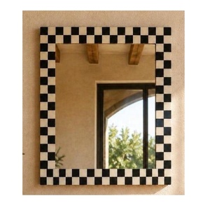 Cadre de miroir en os incrusté fait main, motif damier noir et blanc, miroir mural pour salon, couloir, accent décoratif pour la maison - Product Image 1