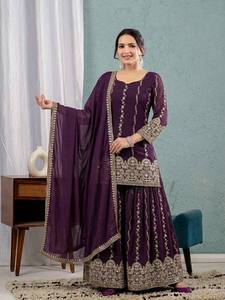 Ensemble Sharara traditionnel violet pour femme, en satin tissé, brodé, en soie et coton, style Anarkali, avec bordure florale, tenue de mariage, taille personnalisée - Product Image 5