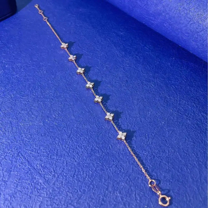 Exquisito Anillo de Diamantes Cultivados en Laboratorio con Corte Brillante, Diseño de Racimo Floral de Cuatro Hojas, Peso Total en Quilates, Elaborado con Cadena de Eslabones - Product Image 2
