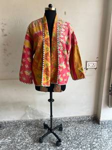Veste matelassée Kantha réversible multicolore 100% coton, design floral bohème traditionnel indien, printemps - Product Image 2