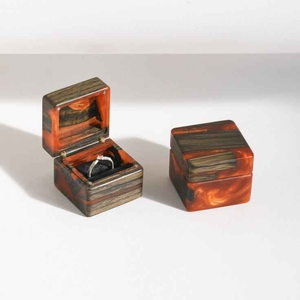 Boîte à alliances personnalisée avec un magnifique couvercle en bois et une boîte à alliances en résine pour bague de fiançailles - Product Image 5