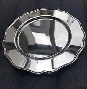 Plat de service rond en métal argenté poli, design moderne, écologique, compatible lave-vaisselle, cadeau d'affaires, prix bas - Product Image 1