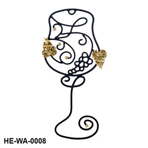 งานศิลปะติดผนังเหล็กดัดสไตล์โมเดิร์น ทำด้วยมือ พร้อมฟังก์ชั่นแขวน ตกแต่งด้วยแก้วไวน์ องุ่นทองเหลือง และใบไม้ - Product Image 1