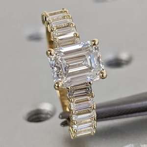 Anillos de boda de lujo estilo hip hop, oro de 14k, diamantes cultivados en laboratorio, corte esmeralda, anillos con logotipo personalizado, joyería brillante y ostentosa. - Product Image 1