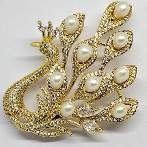 เข็มกลัดมุกน้ำจืดดีไซน์นกยูงหรูหราสำหรับผู้ชายและผู้หญิง ชุบทอง - Product Image 2