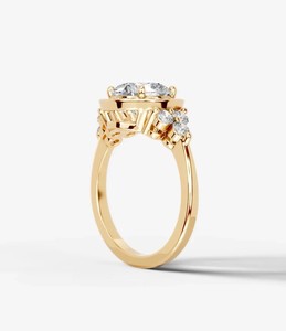 Anillo de compromiso y promesa de lujo elegante chapado en oro amarillo de plata de ley 925 con moissanita tallada de 10 mm y engaste de puntas - Product Image 3