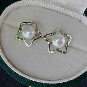 Nouvelles boucles d'oreilles en perles d'eau douce en forme d'étoile à cinq branches, tendance de voyage pour la fête nationale, sans trou d'oreille, design de niche explosif - Product Image 1