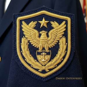 Parche bordado hecho a mano con forma de escudo, diseño de estrella de águila y alambre de lingotes de oro, para trajes, chaquetas y accesorios de vestimenta. - Product Image 1