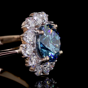 Anillo de Compromiso con Halo de Flores y Diamante Azul Cultivado en Laboratorio - Product Image 2