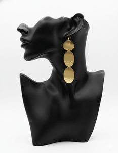 Pendientes Largos de Latón Personalizados – Pendientes Colgantes de Disco Triple Alargados en Oro Mate Hechos a Mano, Joyería Minimalista de Diseño, Venta al por Mayor - Product Image 1