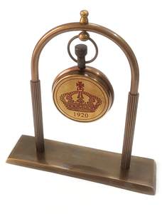 Reloj de mesa náutico de latón personalizado con base de madera Obra de Arte de metal única creada con técnica de fundición - Product Image 6