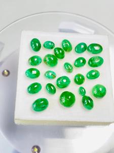 Esmeralda Zambiana Natural, Corte Oval Cabochón, 20.55 Ct, Certificada por IGI, Color Verde Atractivo, Brillo Fino, Calidad de Colección - Product Image 5