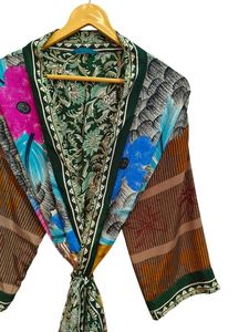 Kimono indio de seda con patchwork, túnica larga para dormir o para la playa, hecho a mano, vintage, de sari de seda reciclada. - Product Image 3