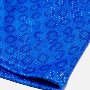 Shorts de basket-ball personnalisés avec logo brodé par sublimation, au-dessus du genou, 5 pouces, pour hommes, respirants, en mesh - Product Image 2