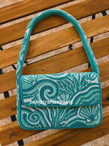 Sac à bandoulière fait main en perles turquoise pour femmes, motif vague océanique et coquillages, sangle durable, couleurs personnalisées disponibles - Product Image 1